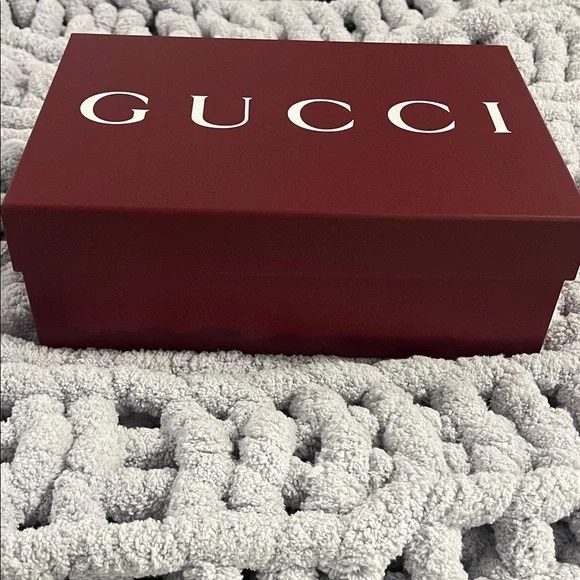 Gucci Burgundy Box - Picture 2 of 3